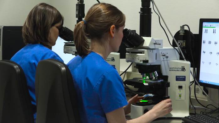 Laboratorio genética - IBBIOTECH Instituto Bernabeu Alicante /uploads/imagenes/galeria/imagenes/201808/imagenes-ibgen-fiv-reserva-ovarica.png